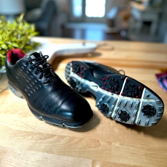 Tiger Woods Nike lace up golf shoes - Picture 4 of 6